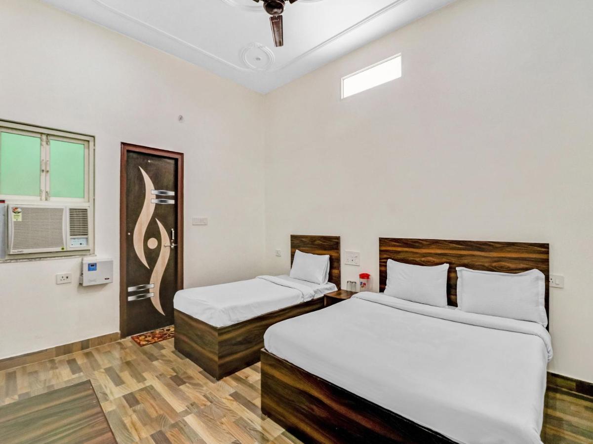 Nv Palace Hotel Vrindávan Kültér fotó
