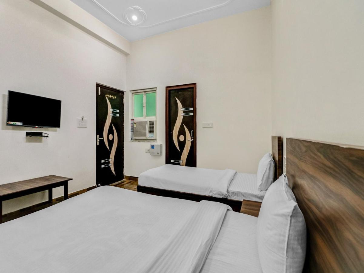 Nv Palace Hotel Vrindávan Kültér fotó
