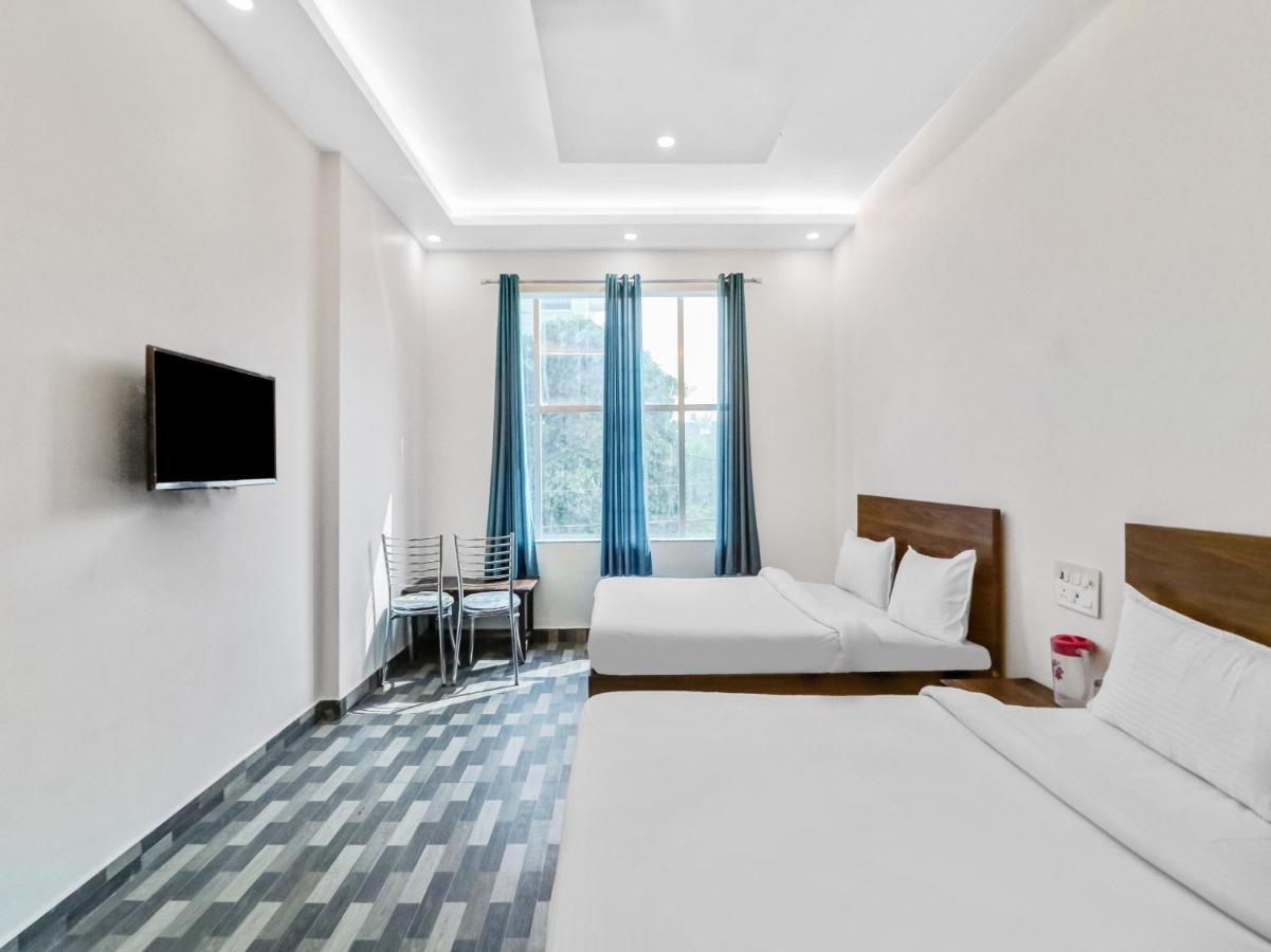 Nv Palace Hotel Vrindávan Kültér fotó