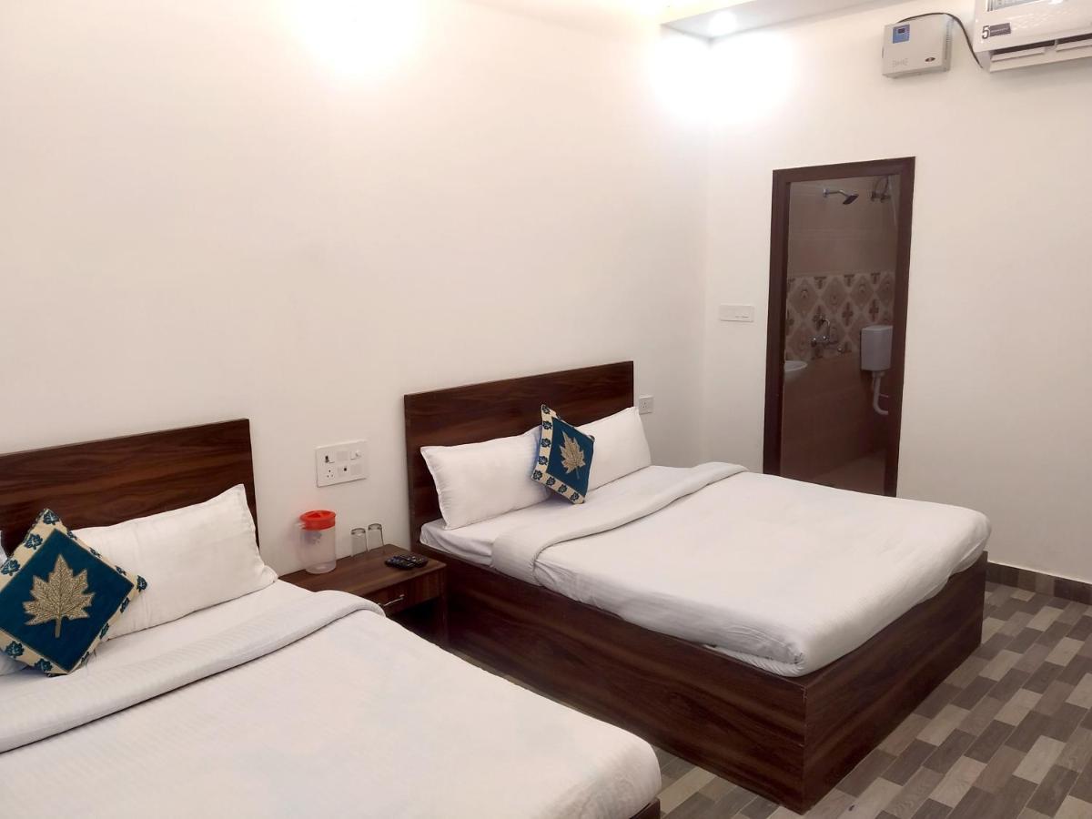 Nv Palace Hotel Vrindávan Kültér fotó